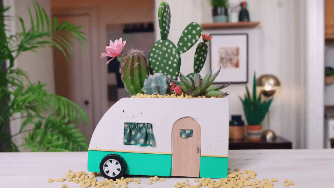 How to Make a Concrete Vintage Camper Planter | DIY Joy Projects and Crafts Ideas