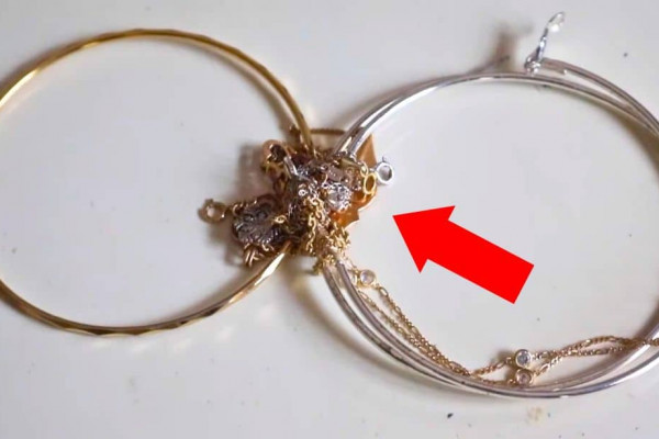 How to Untangle Knotted Necklaces