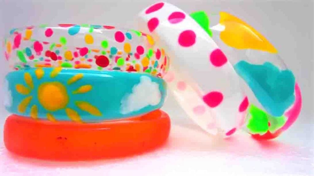 DIY Summer Bracelets Using An Old Plastic Bottle