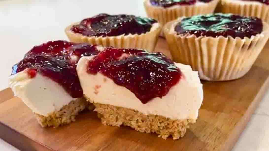 Foolproof No-Bake Cheesecake Recipe | DIY Joy Projects and Crafts Ideas