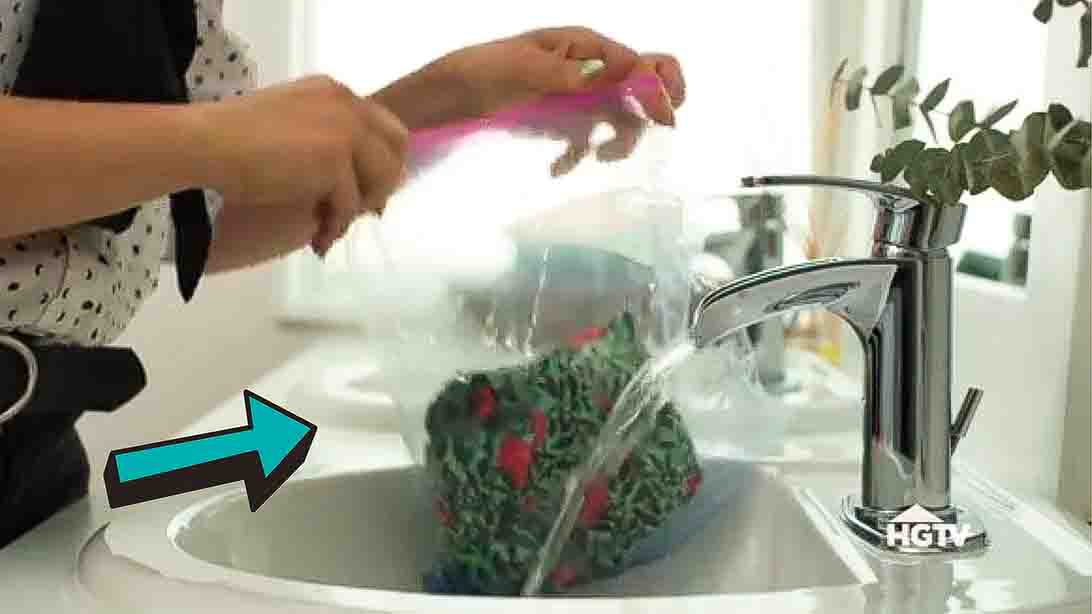 How to Wash Clothes On the Go | DIY Joy Projects and Crafts Ideas