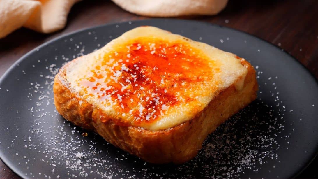 Creme Brulee French Toast | DIY Joy Projects and Crafts Ideas