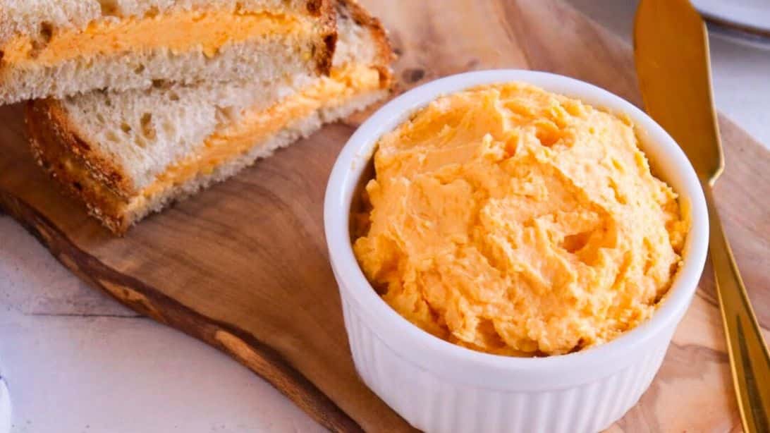 Easy Homemade Cheese Spread Recipe | DIY Joy Projects and Crafts Ideas