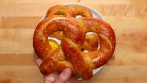 Easy Homemade Soft Pretzels Recipe