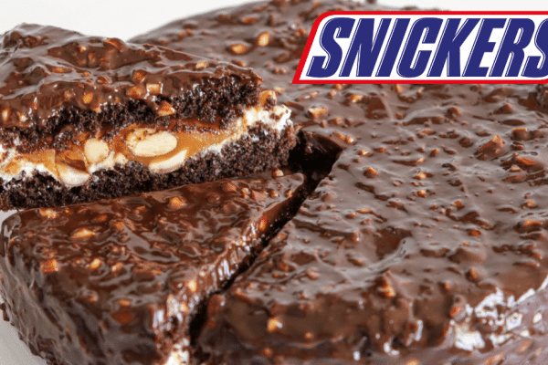 Easy No-Fail Snickers Cake Recipe