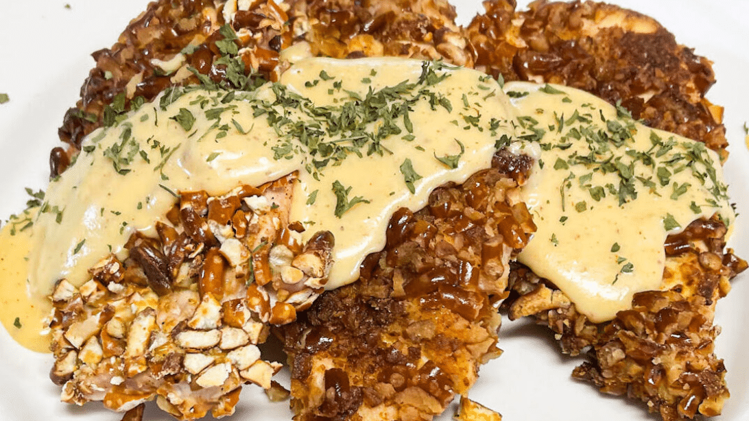 Easy Pretzel-Crusted Chicken with Cheese Sauce Recipe | DIY Joy Projects and Crafts Ideas