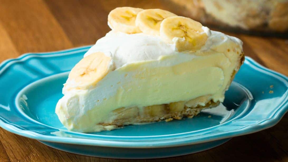 5-Ingredient Banana Cream Pie | DIY Joy Projects and Crafts Ideas