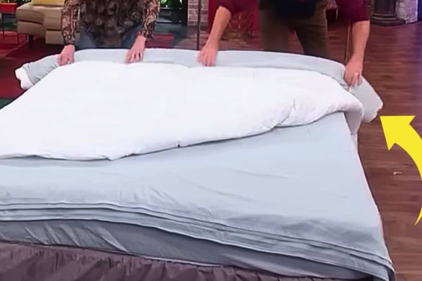 Simple Trick to Put Your Duvet Cover On