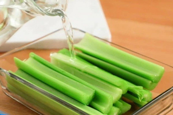 The Secret to Keeping Celery Crisp