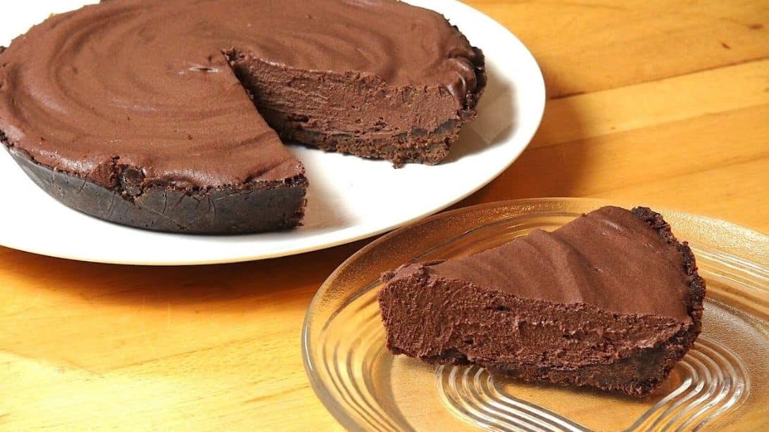 6-Ingredient No-Bake Chocolate Pie | DIY Joy Projects and Crafts Ideas