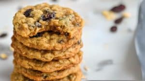 Chewy Oatmeal Raisin Cookies