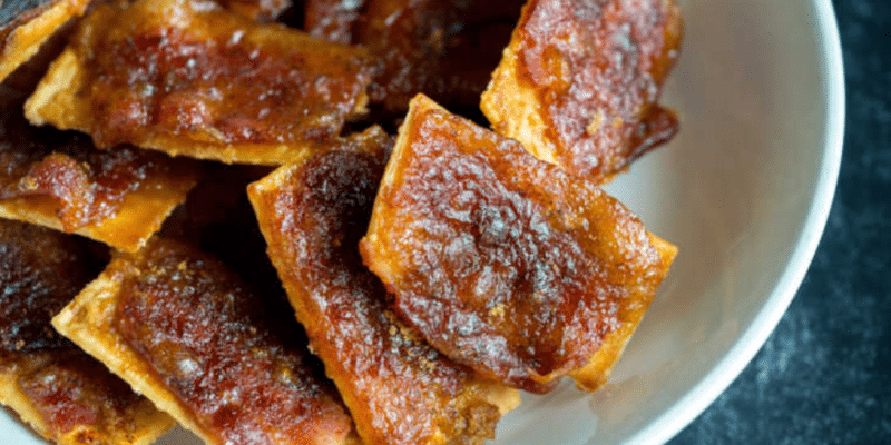 Easy 5-Ingredient Candied Bacon Crackers Recipe | DIY Joy Projects and Crafts Ideas