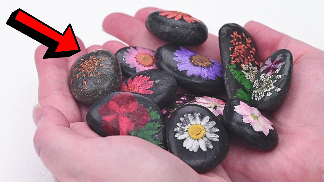 Easy DIY Pressed Flower Rocks | DIY Joy Projects and Crafts Ideas