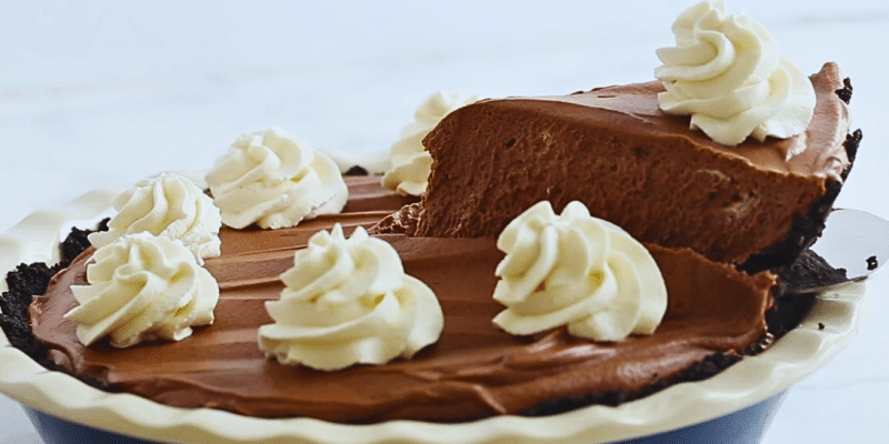 Easy French Chocolate Silk Pie Recipe | DIY Joy Projects and Crafts Ideas