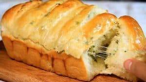 Easy Garlic Butter Cheese Bread Recipe