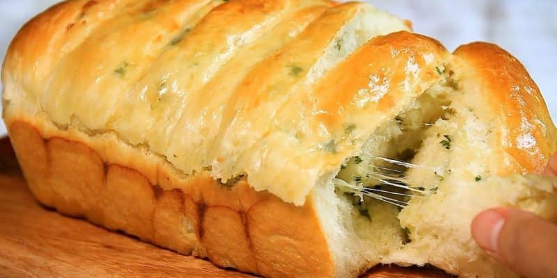 Easy Garlic Butter Cheese Bread Recipe | DIY Joy Projects and Crafts Ideas