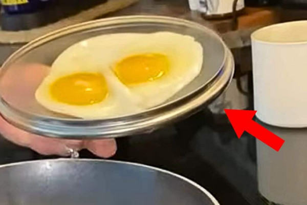 Egg Flipping Hack To Stop Broken Egg Yolks Every Time