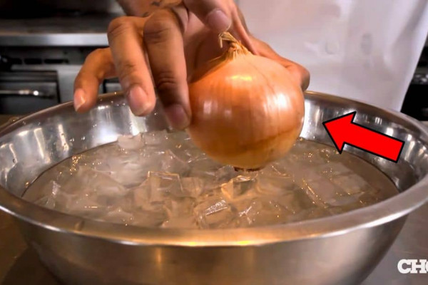 How to Chop an Onion Without Crying