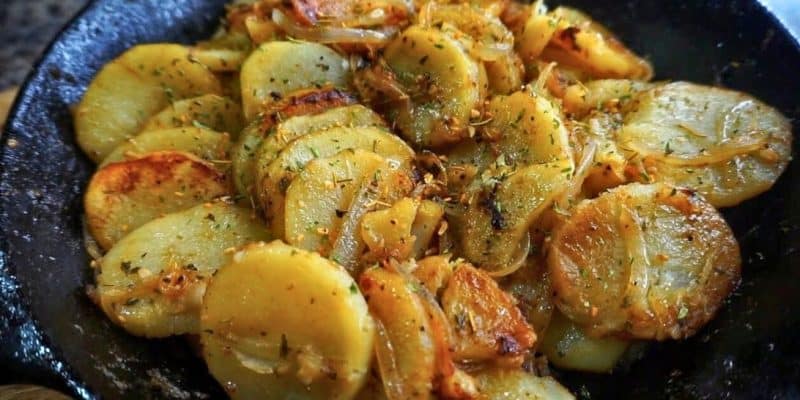 Southern-Style Skillet Sauteed Potatoes | DIY Joy Projects and Crafts Ideas