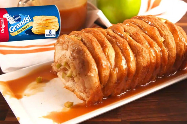 Caramel Apple Pull-Apart Bread