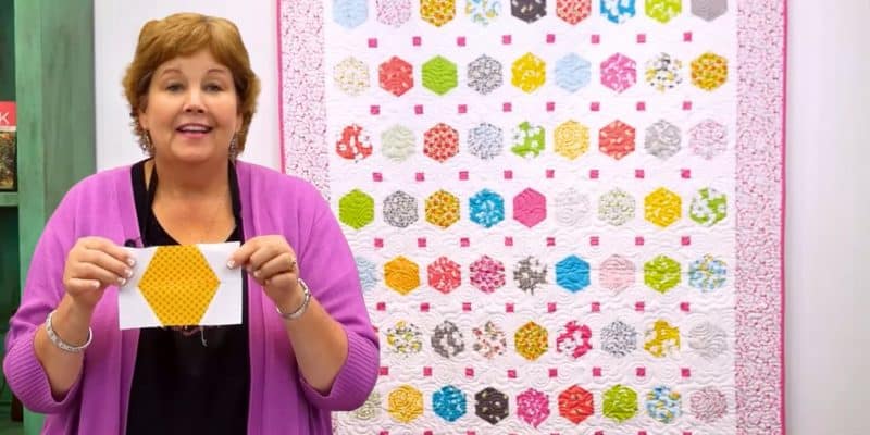 Floating Hexagons Quilt With Jenny Doan | DIY Joy Projects and Crafts Ideas