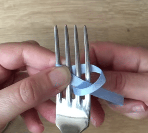 How to Make a Bow with a Fork - DIY Joy