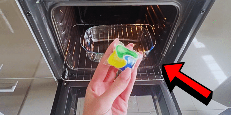 Easy No-Scrub Oven Cleaning Hack | DIY Joy Projects and Crafts Ideas