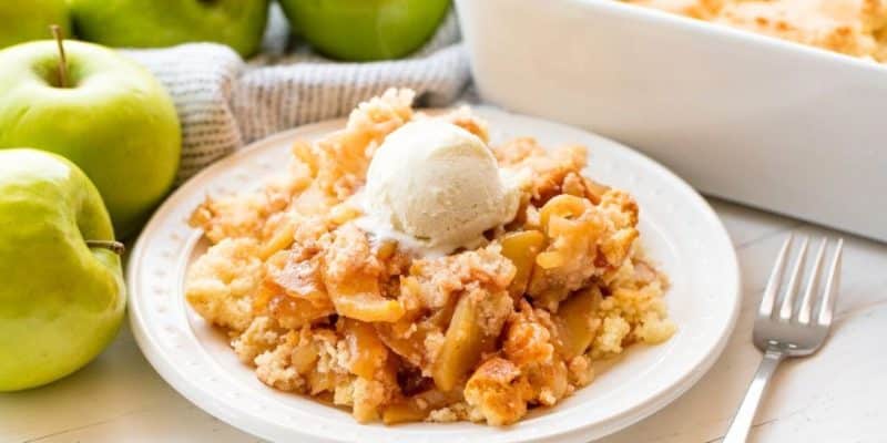 Old-Fashioned Apple Cobbler | DIY Joy Projects and Crafts Ideas