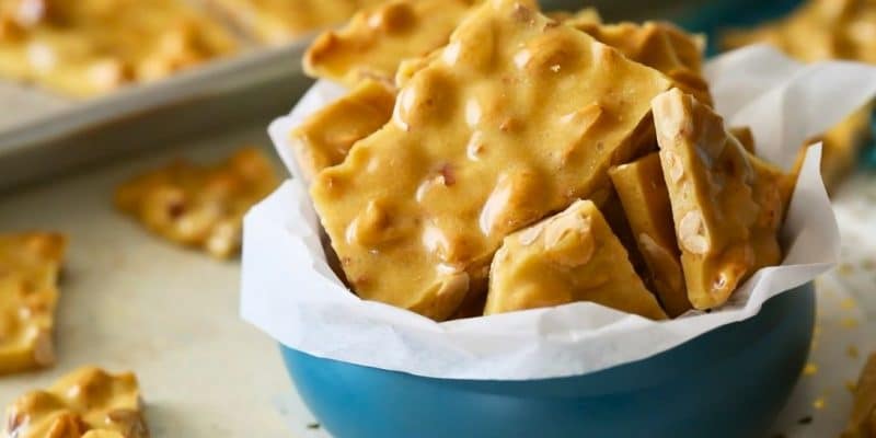 Old-Fashioned Peanut Brittle | DIY Joy Projects and Crafts Ideas