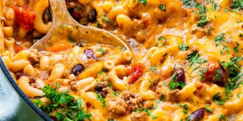 One Pot Chili Mac and Cheese | DIY Joy Projects and Crafts Ideas