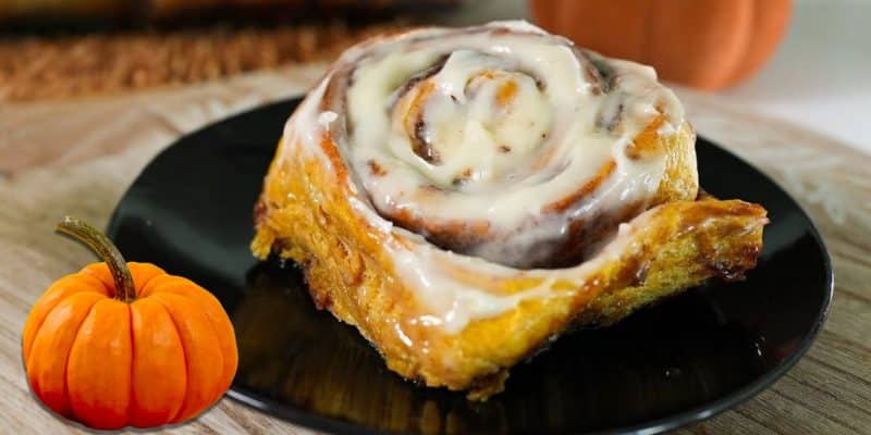 Soft Pumpkin Cinnamon Rolls | DIY Joy Projects and Crafts Ideas