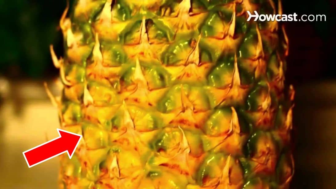 The Only Way to Tell If a Pineapple Is Ripe - DIY Joy