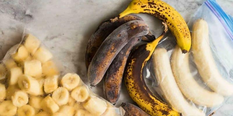 The Right Way to Freeze Bananas | DIY Joy Projects and Crafts Ideas