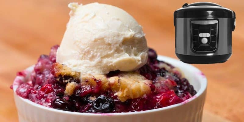 Slow Cooker Berry Cobbler | DIY Joy Projects and Crafts Ideas