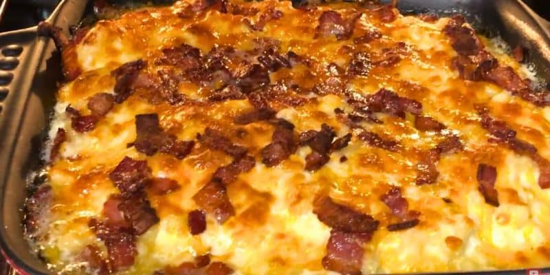 Ultimate Baked Mac and Cheese With Bacon | DIY Joy Projects and Crafts Ideas