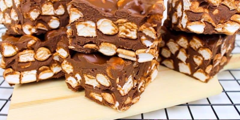 Chocolate Peanut Butter Marshmallow Squares | DIY Joy Projects and Crafts Ideas