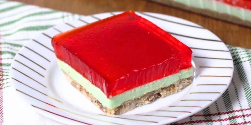 Christmas Layered Jello Salad | DIY Joy Projects and Crafts Ideas