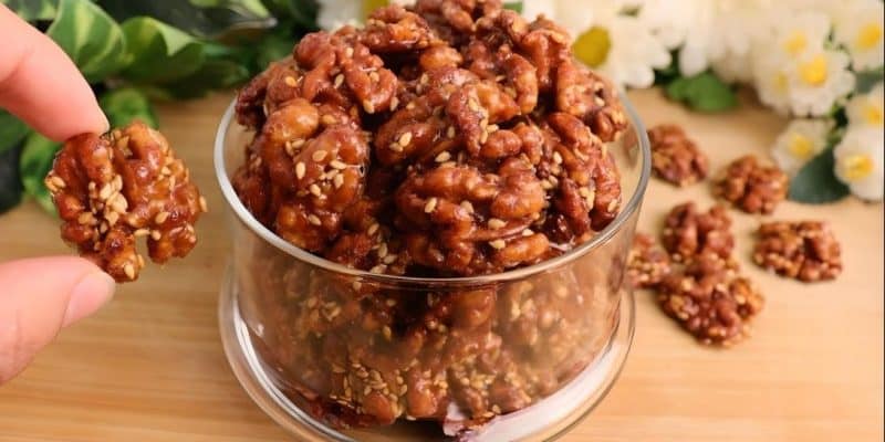 Crunchy Candied Walnuts | DIY Joy Projects and Crafts Ideas