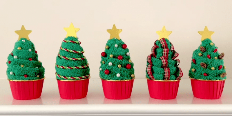 Easy DIY Washcloth Christmas Tree | DIY Joy Projects and Crafts Ideas