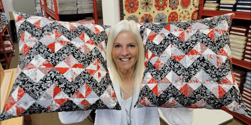 Easy Last-Minute Christmas Pillow Sewing Tutorial | DIY Joy Projects and Crafts Ideas