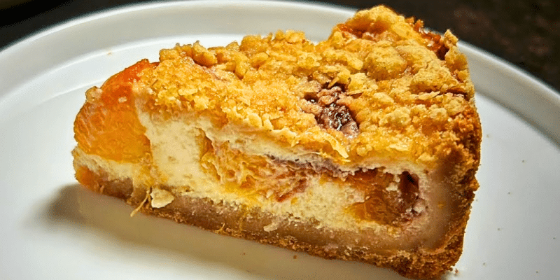 Easy Peach Cobbler Cheesecake Recipe | DIY Joy Projects and Crafts Ideas