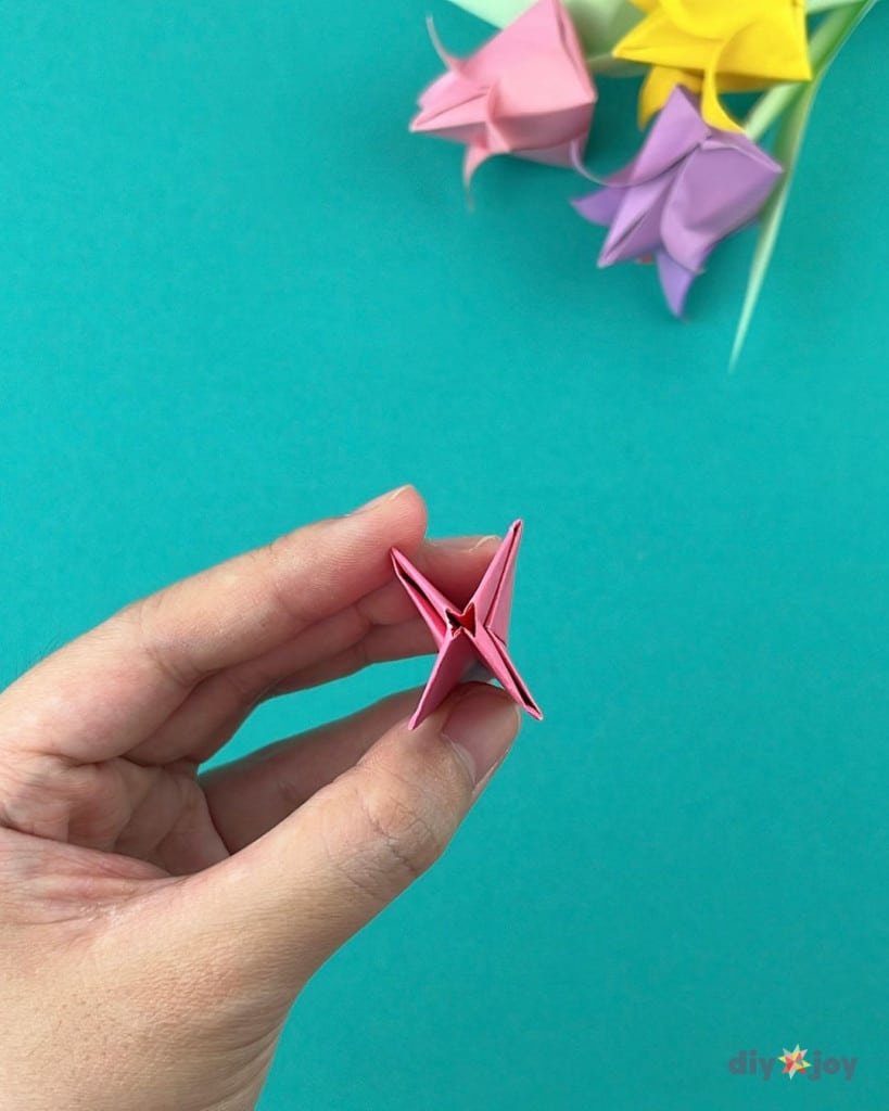 easy flowers with paper