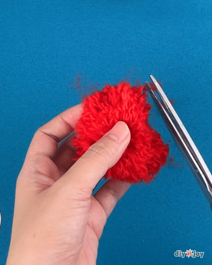 how to make a heart shaped pom pom