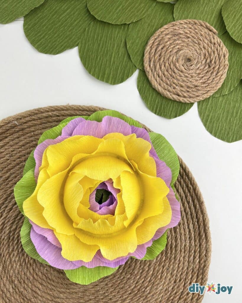 How to make paper flowers using crepe paper