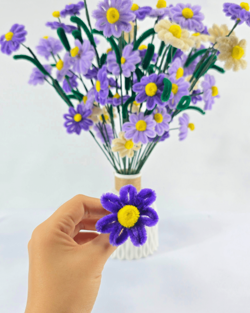 Make a Pipe Cleaner Daisy in Minutes