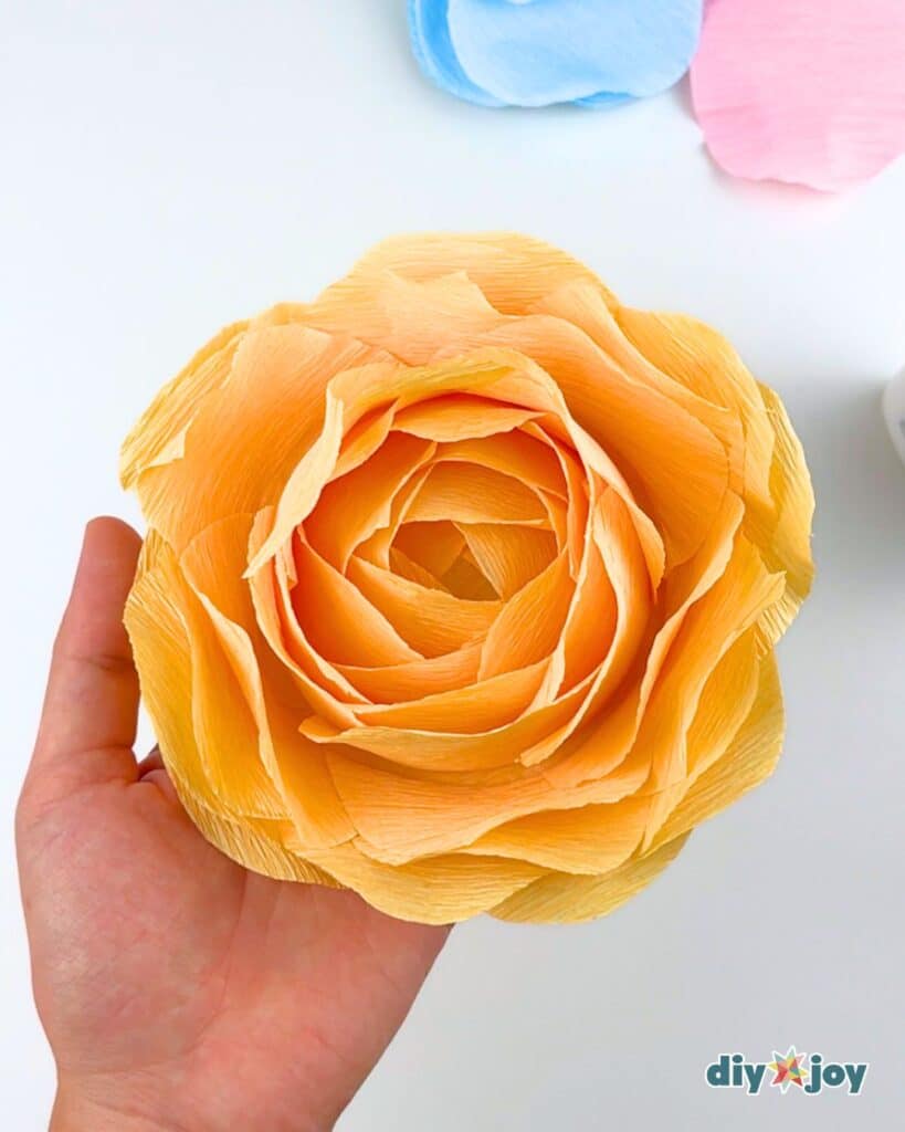 how to make paper flowers using crepe paper