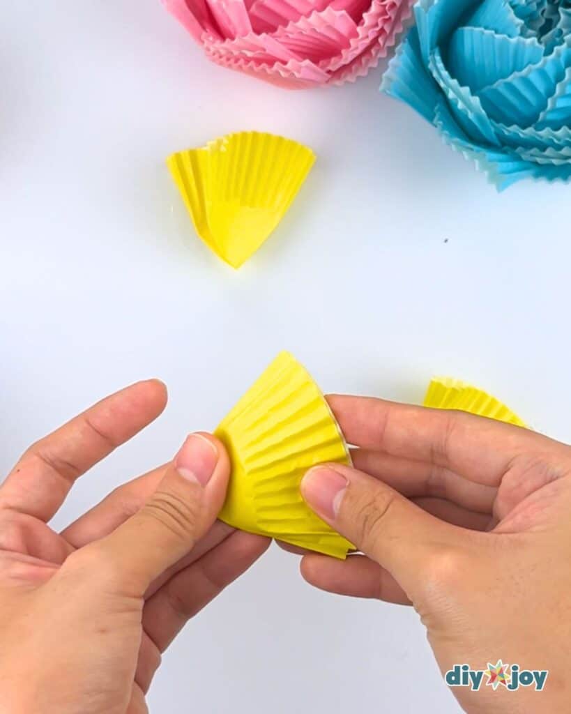 how to make paper flowers using cupcake liners