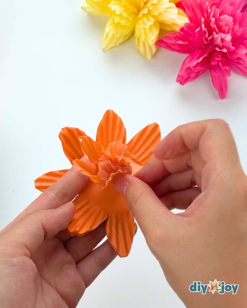 making paper flowers DIY