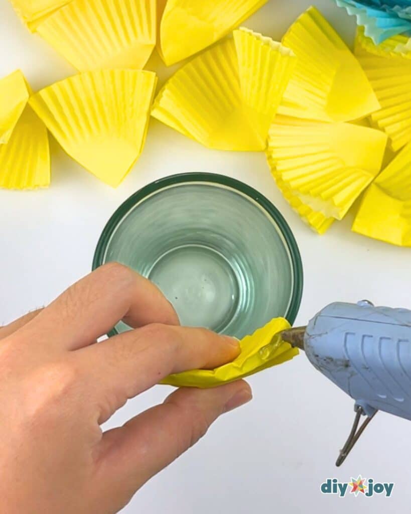 paper flower bouquet using baking liners