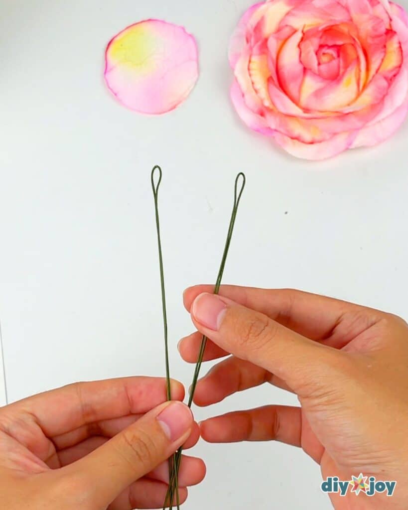 How to make flowers using toilet paper